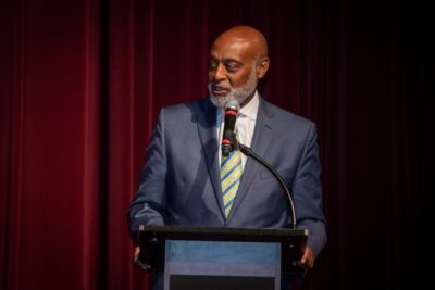 Кевин Чавус говорящий образ