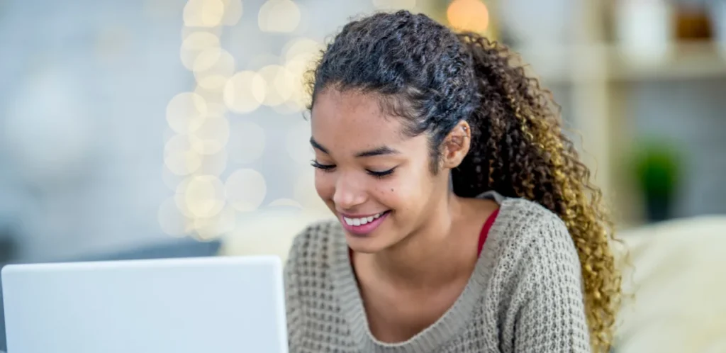 Студент, посещающий онлайн-занятие